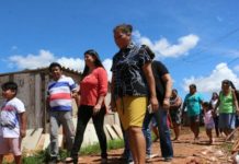 Rose busca parceria com a Prefeitura para construir casas e tirar indígenas de área irregular