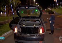 Sem cinto e companhada dos pais, adolescente de 16 anos bate carro e fica ferida em Campo Grande
