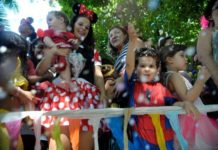 Com bailinhos e brincadeiras, matinês são opções para as crianças caírem na folia