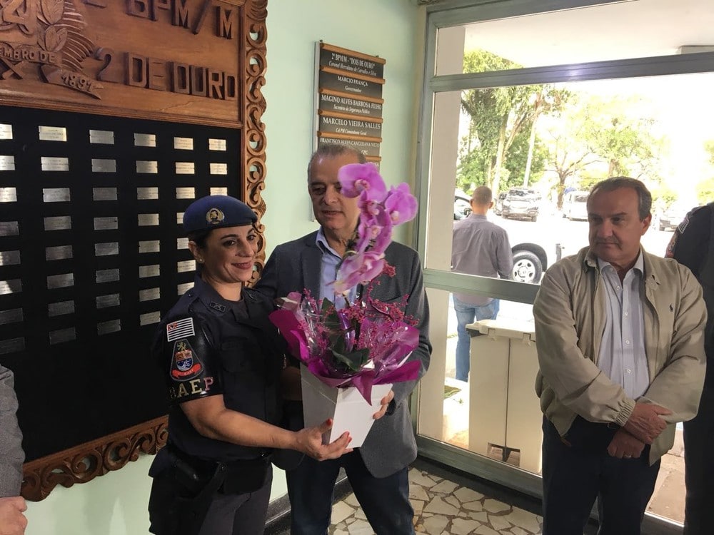 PM que matou ladrão na porta da escola em Suzano é homenageada: ‘Pensei apenas em defender as mães, as crianças’