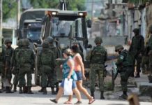 Viatura do Exército é atingida por disparo na Vila Kennedy, Zona Oeste do Rio