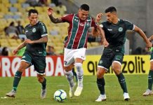 Com apagão e muita polêmica com o VAR, Goiás vence Fluminense em retorno ao Brasileirão