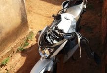 Mulher morre na capital após bater motocicleta que pilotava em poste
