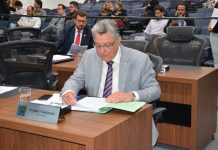Evander Vendramini solicita redutor de velocidade em frente à casa de apoio na Capital