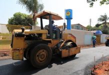 Obras na região do Nova Lima avançam com término de asfalto no Anache e recuperação de piscinão