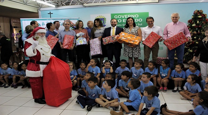 Doação-de-Brinquedos-2019-Foto-Chico-Ribeiro-destaque