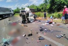 Colisão de carro com 2 carretas mata 3 pessoas de mesma família e deixa quarta ferida gravemente em MS