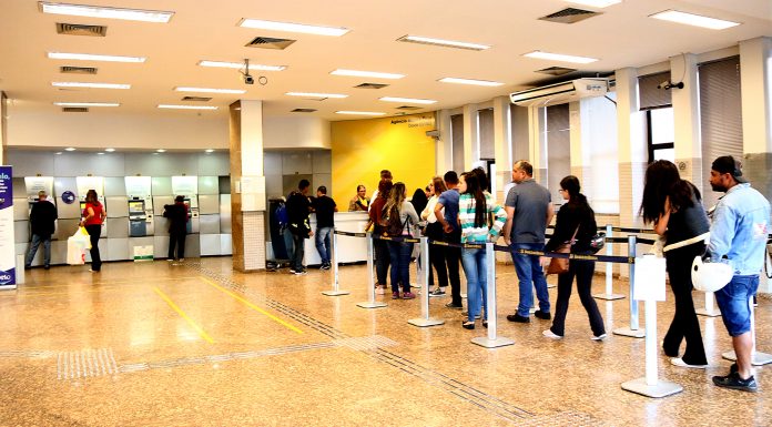 Fila-de-Banco-Foto-Edemir-Rodrigues-2 (1)
