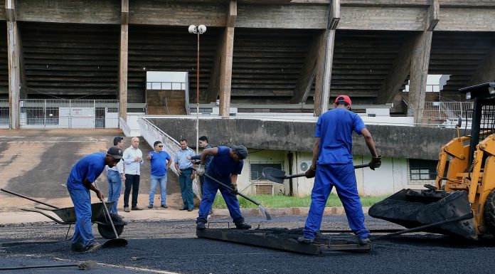 Sec.-Carlos-Alberto-vistoria-obras-de-recuperação-do-Morenão-Foto-Edemir-Rodrigues-2