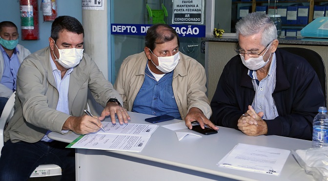 Assinatura-de-convênio-com-prefeitura-de-Cassilândia-Foto-Edemir-Rodrigues-672-x-372