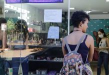 Comércio comemora obrigação de máscara, porque convencer cliente é difícil