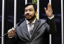 Deputado do PSL gasta metade da verba de gabinete com escritório de advogados