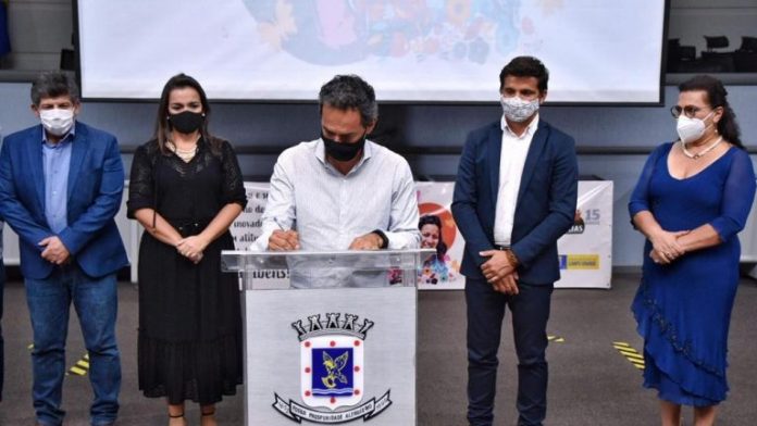 VINTE E SEIS SÃO HOMENAGEADOS COM O MÉRITO DE ASSISTÊNCIA SOCIAL ENEIDA CRISTINA GONÇALVES RIBEIRO