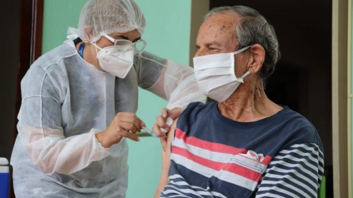 PARA QUEM NÃO CONSEGUIU VACINAR CONTRA COVID-19 DURANTE A SEMANA, UNIDADES DE SAÚDE ABREM NO SÁBADO