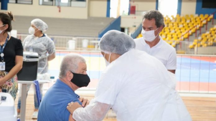 CENTRO DE VACINAÇÃO NO GUANANDIZÃO PODE APLICAR ATÉ 2,5 MIL DOSES POR DIA