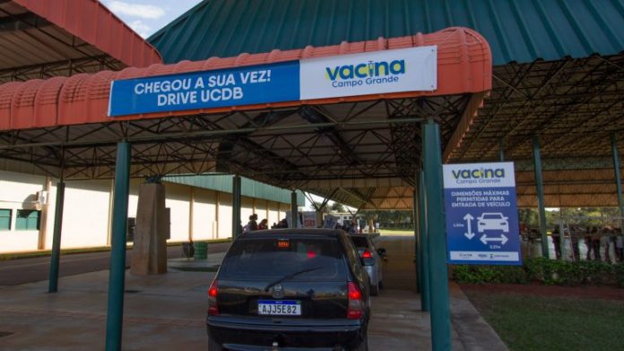 drive-thru-ucdb-covid19-foto-diogo-goncalves-4-1624625295-768x432