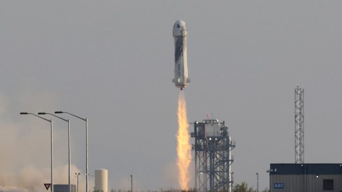 2021-07-20t133302z-1409759657-hp1eh7k11mz01-rtrmadp-3-space-exploration-blueorigin
