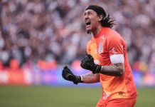 De contrato novo, Cássio pode terminar 2022 como o segundo a mais vezes jogar pelo Corinthians