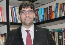 Reinaldo paga cargo comissionado com salário de R$ 16 mil a esposa de promotor que absolveu seu filho