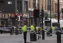 Dois policiais são esfaqueados no centro de Londres