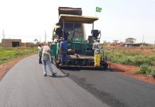 MS-258: Obra avança com asfalto no distrito de Capão Seco, em Sidrolândia