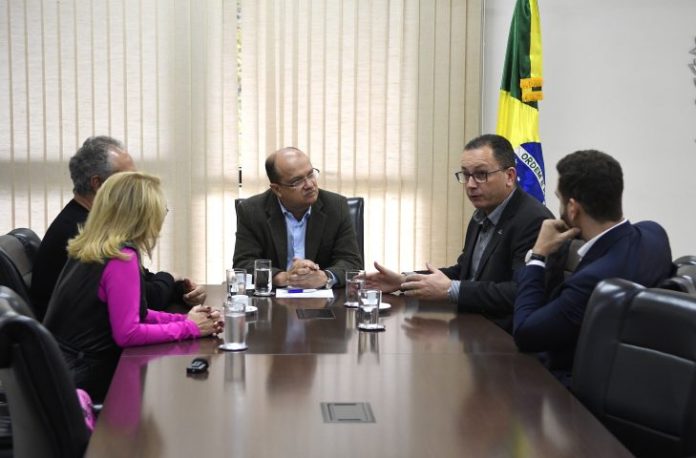 Diretores-do-Detran-de-SP-e-PR-visitam-o-vice-governador-Barbosinha-Foto-Bruno-Rezende-06-730x480