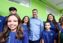 Com foco na educação moderna e de qualidade, Governo entrega reforma de escola em Ribas do Rio Pardo