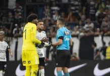 PC Oliveira vê três erros de arbitragem em lances capitais de Corinthians x Flamengo