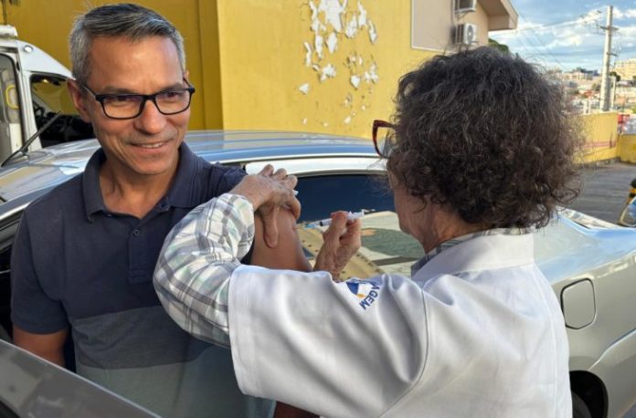 Drive-thru-de-vacinacao-Influenza-2026-8-730x480