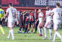 Flamengo falha em todos os setores, é eliminado