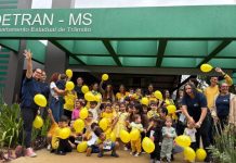 Crianças do CEI Detran emocionam durante caminhada da campanha Maio Amarelo