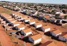 Na região norte de MS, governador celebra aniversário de Sonora e autoriza obras de habitação e asfalto