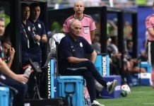 Entenda por que caixa térmica é amiga inseparável de Marcelo Bielsa, técnico do Uruguai