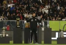Imprensa internacional se impressiona com apresentação de Vozinha no Chile: “Surreal”