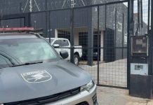 Infiltrados: garagem de veículos é alvo de operação que investiga delegado por desvio de droga